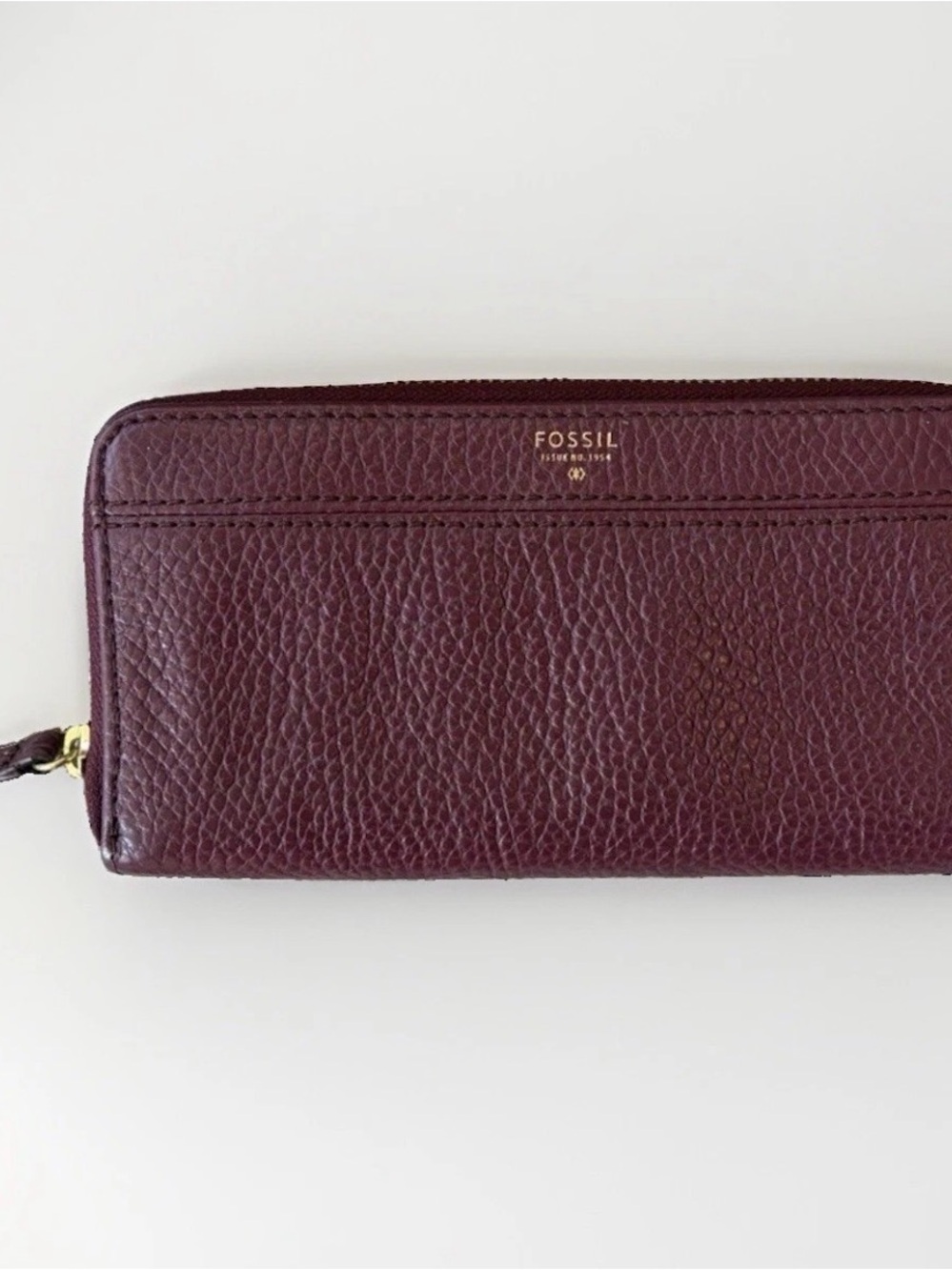 Fossil Women’s Burgundy Zip-Around Wallet